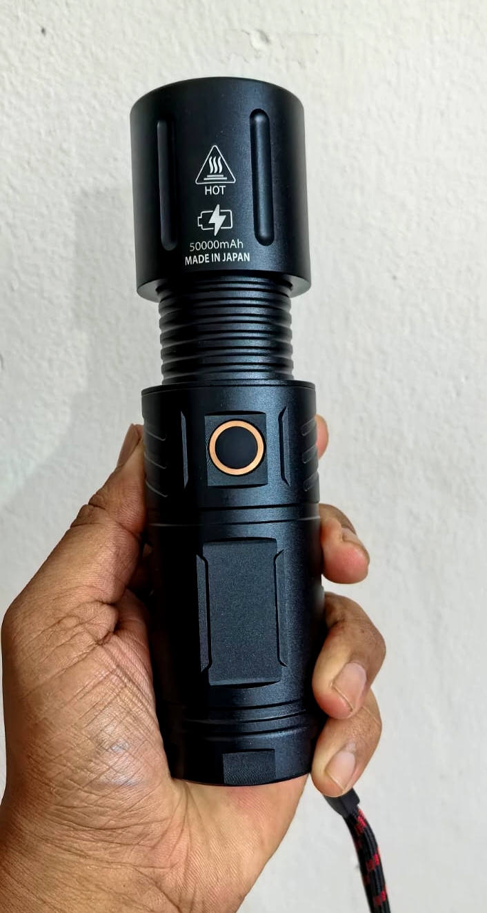 মাল্টিফাংশনাল পাওয়ারফুল মেটাল বড়ি টর্চ লাইট ও পাওয়ার ব্যাংক - Image 4