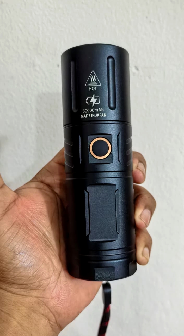 মাল্টিফাংশনাল পাওয়ারফুল মেটাল বড়ি টর্চ লাইট ও পাওয়ার ব্যাংক - Image 5